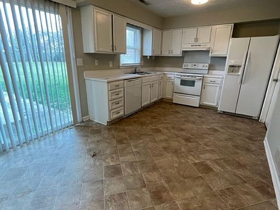 4th image of 3105-3107 Glenridge Cir