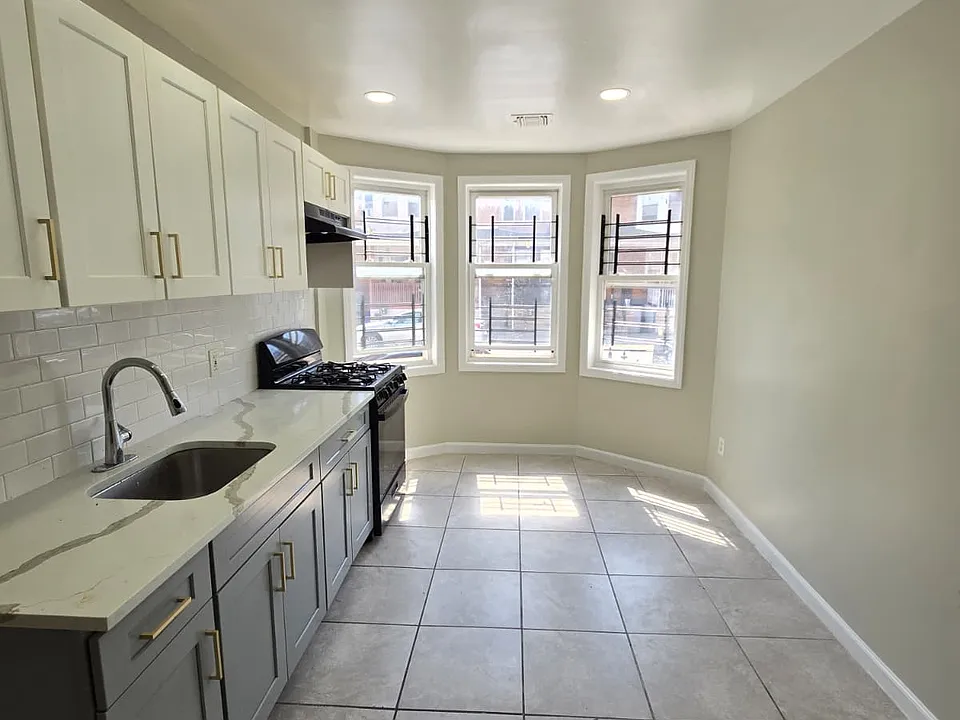 95 Eaton Pl #1RR