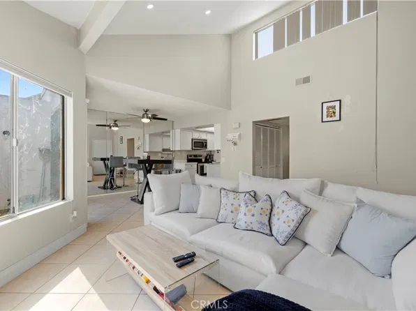 18408 Hatteras St Unit 44, Tarzana, CA 91356