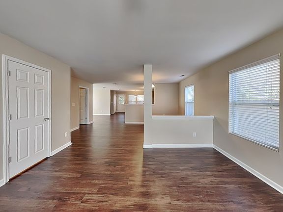 5th image of 142 W Cavendish Dr