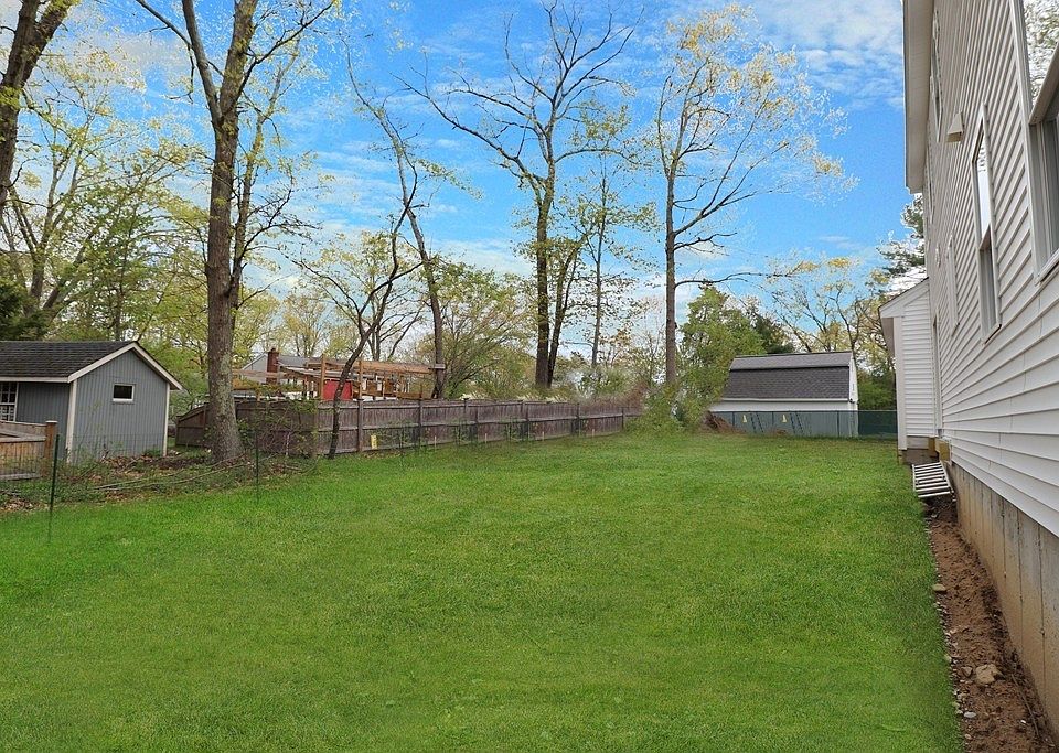 2nd image of 2040 Main St