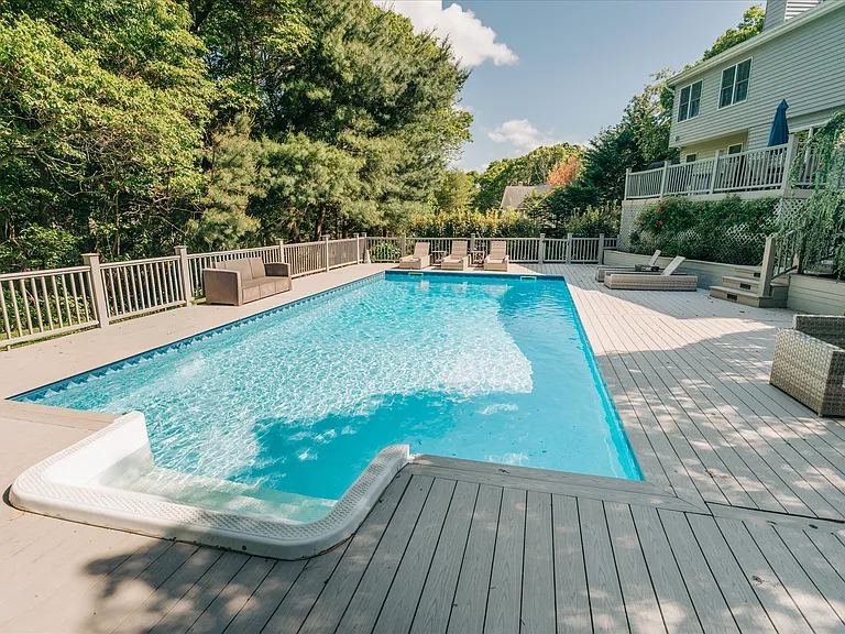 20 Stuart Ct — Photo 36