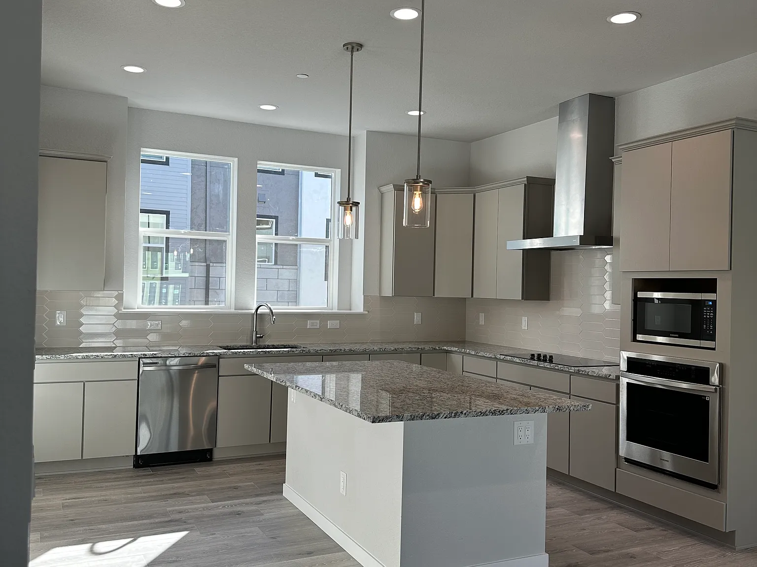 3 bed, 3.5 bath, 1964 sqft, $3,545 — Photo 2