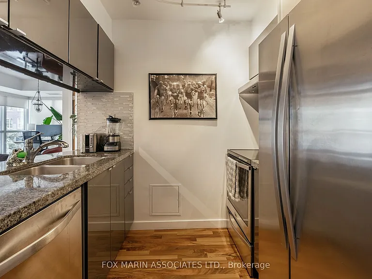 1005 King St W #207 — Photo 5