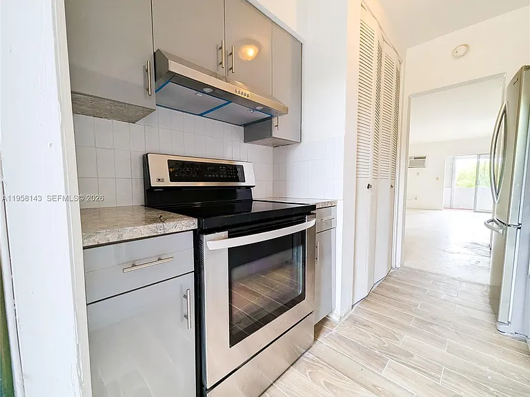 1590 NE 127th St #206 — Photo 4