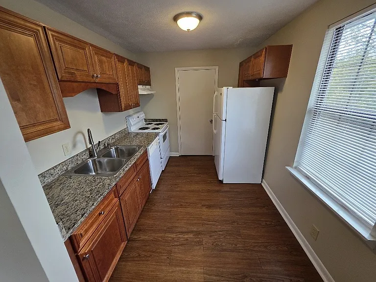 1103 Westchester Dr #A — Photo 6