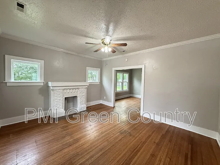 1223 S Quaker Ave — Photo 3