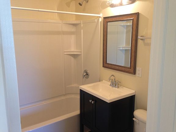 2nd image of 2625-29 N Oakland Ave #2625