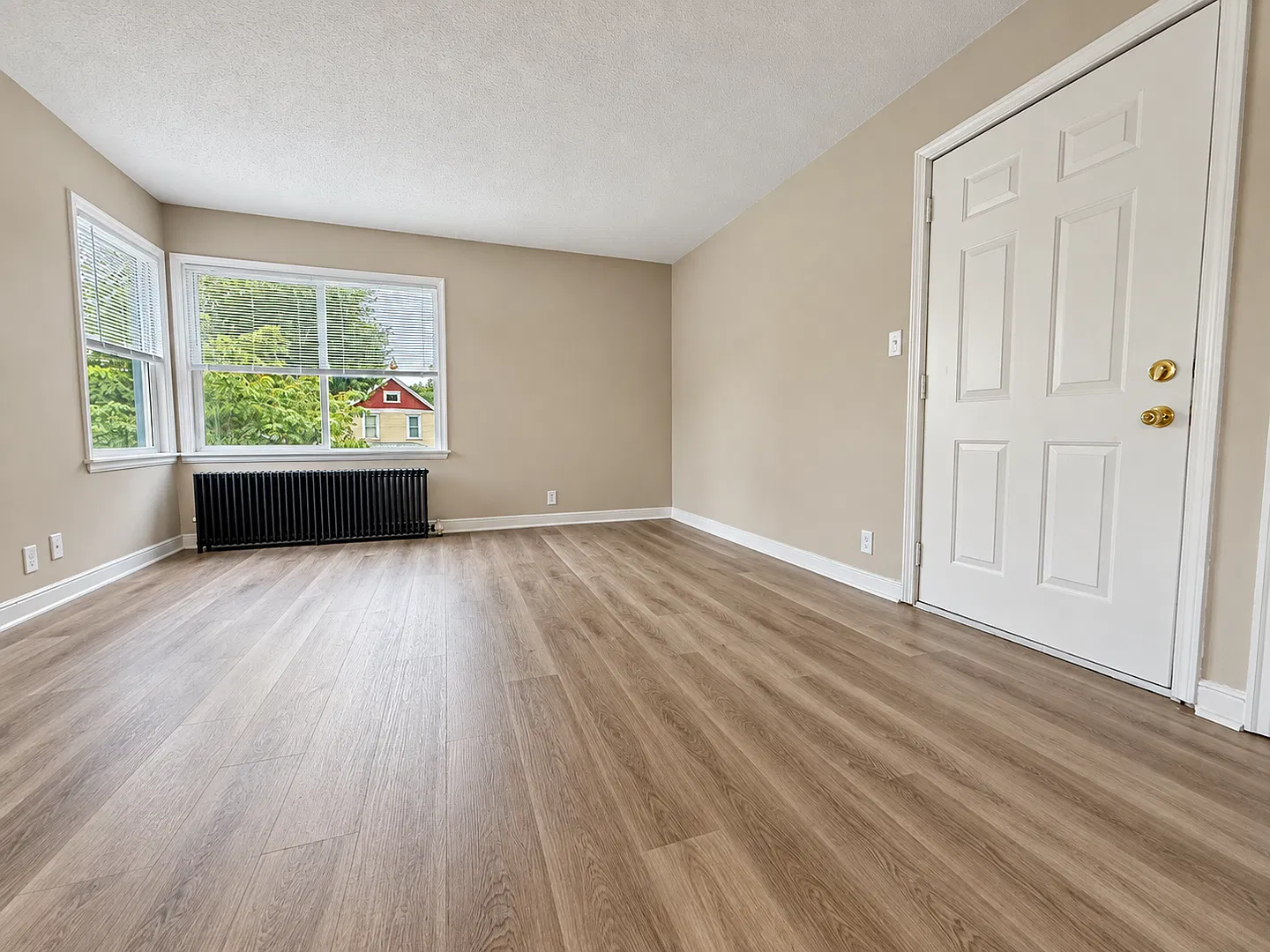 833 Randolph Ave — Photo 3