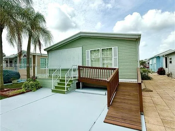 120 Caravan Cir, North Fort Myers, FL 33903