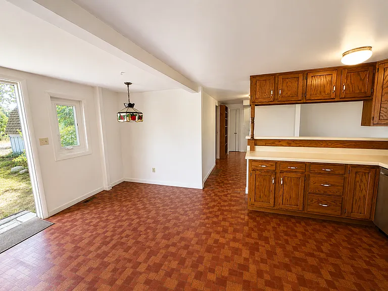 7985 Douglas Dr — Photo 19