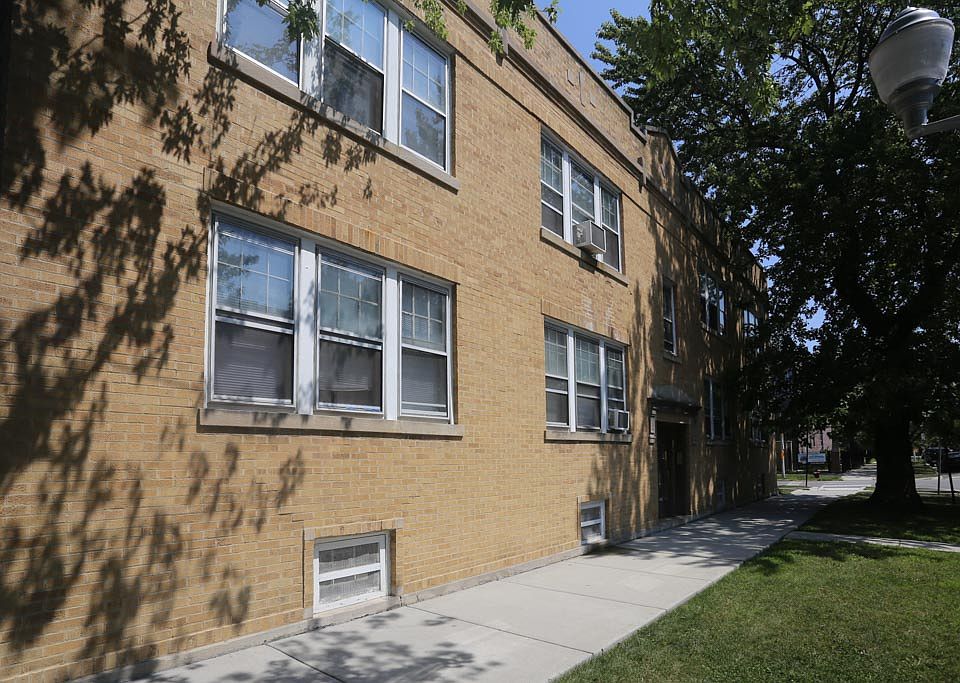 1st image of 2336 W Waveland Ave #1