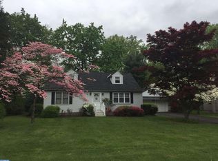 942 Woodland Dr, Southampton, PA 18966