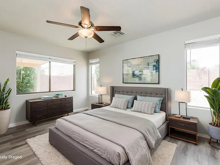 12954 W Voltaire Ave — Photo 10