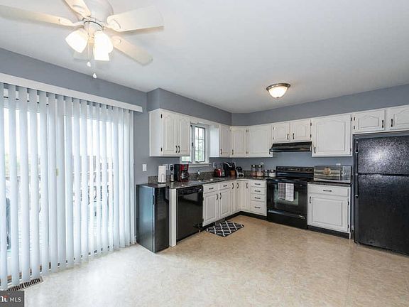 5th image of 15 Zanella Dr