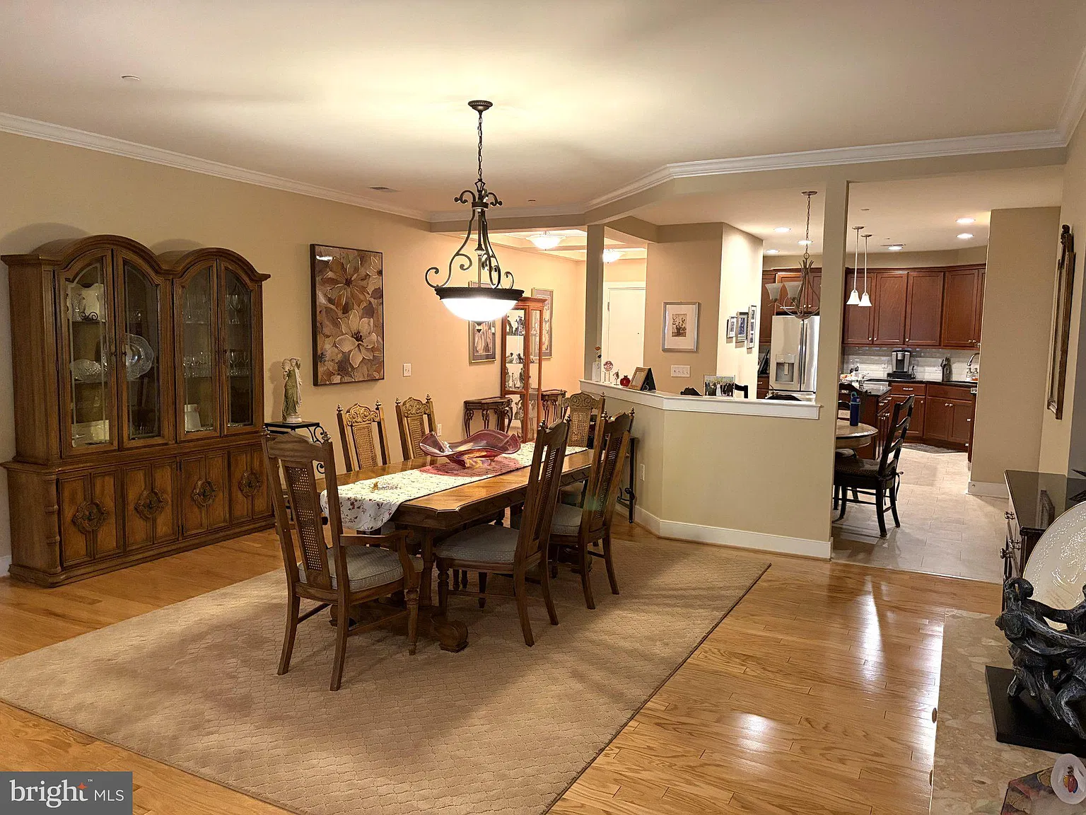 2 bed, 2.0 bath, 2289 sqft, $3,200 — Photo 3