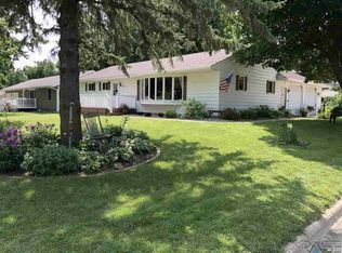1021 N Estey St, Luverne, MN 56156