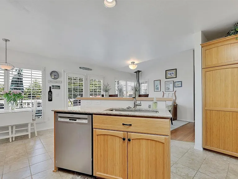 1486 SE Camano Dr — Photo 10