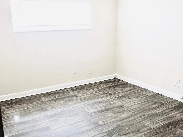 1744 Lyle Ave — Photo 1