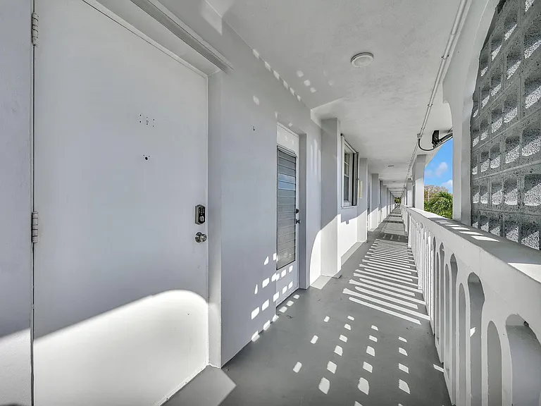 400 SE 10th St #303 — Photo 24