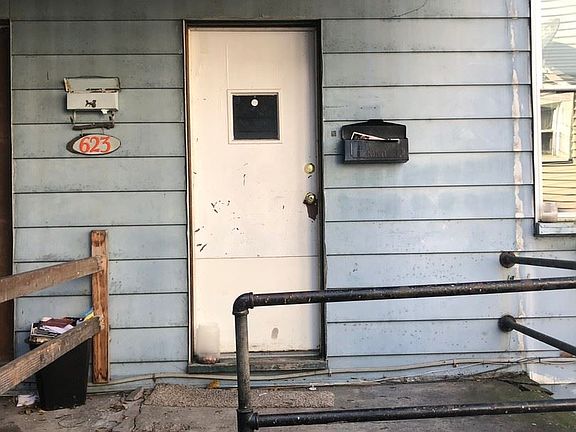 3rd image of 623 Glenwood Ave Rear Right