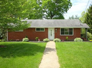 22 Crestwood Dr, Cecil, PA 15321