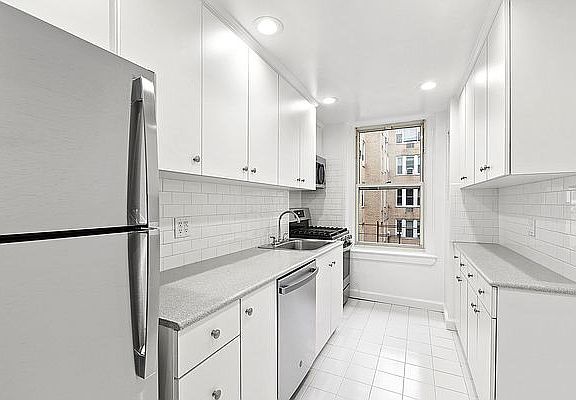4th image of 697 W End Ave APT 7C