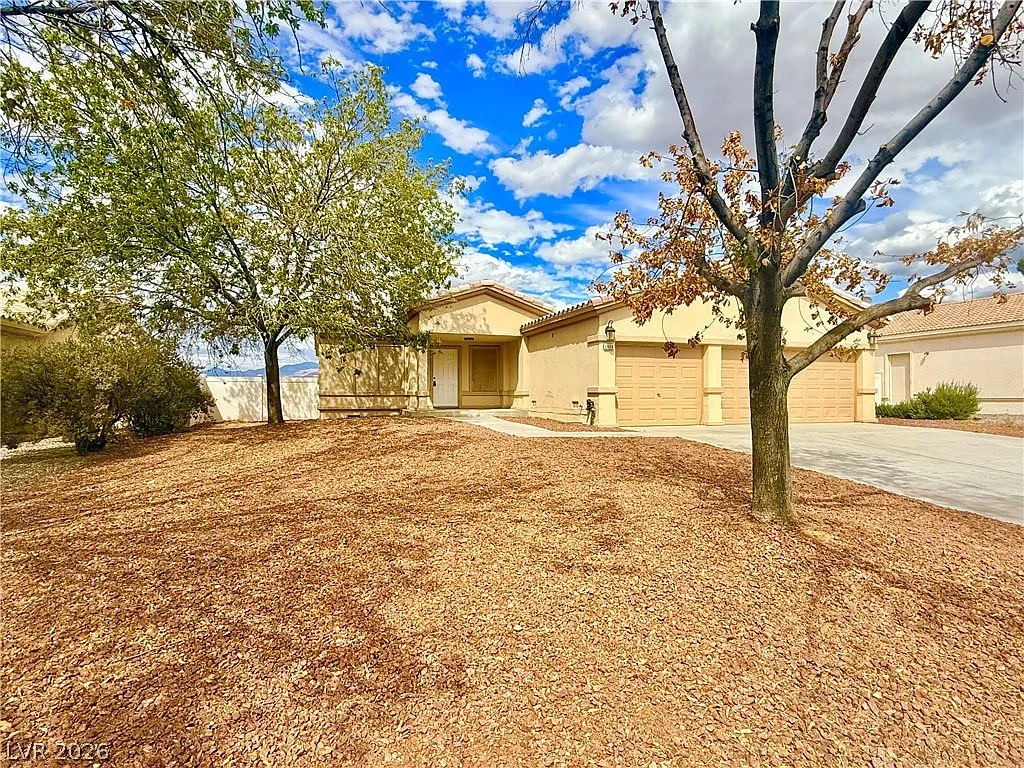 3 bed, 2.0 bath, 1666 sqft, $1,800 — Photo 2