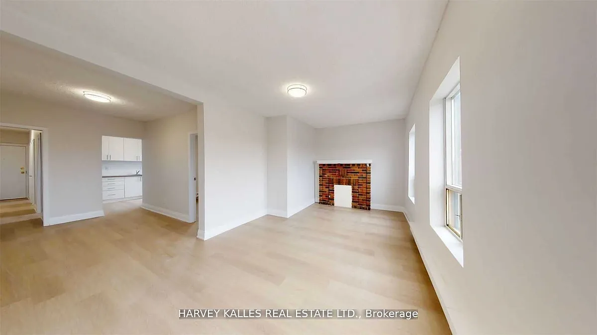 Photo 1 of 14 - 98 Northcliffe Blvd #7 - Toronto, ON Primary Photo - 98 Northcliffe Blvd #7