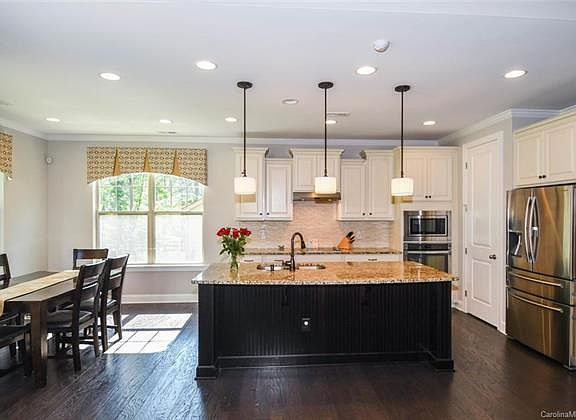 4th image of 15540 Oleander Dr