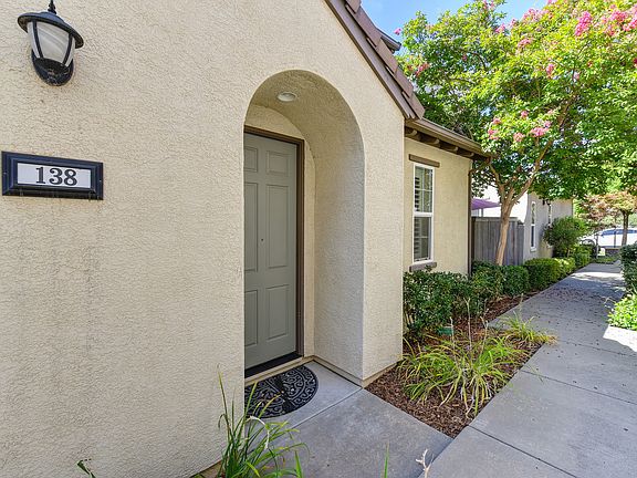 3rd image of 138 Talmont Cir