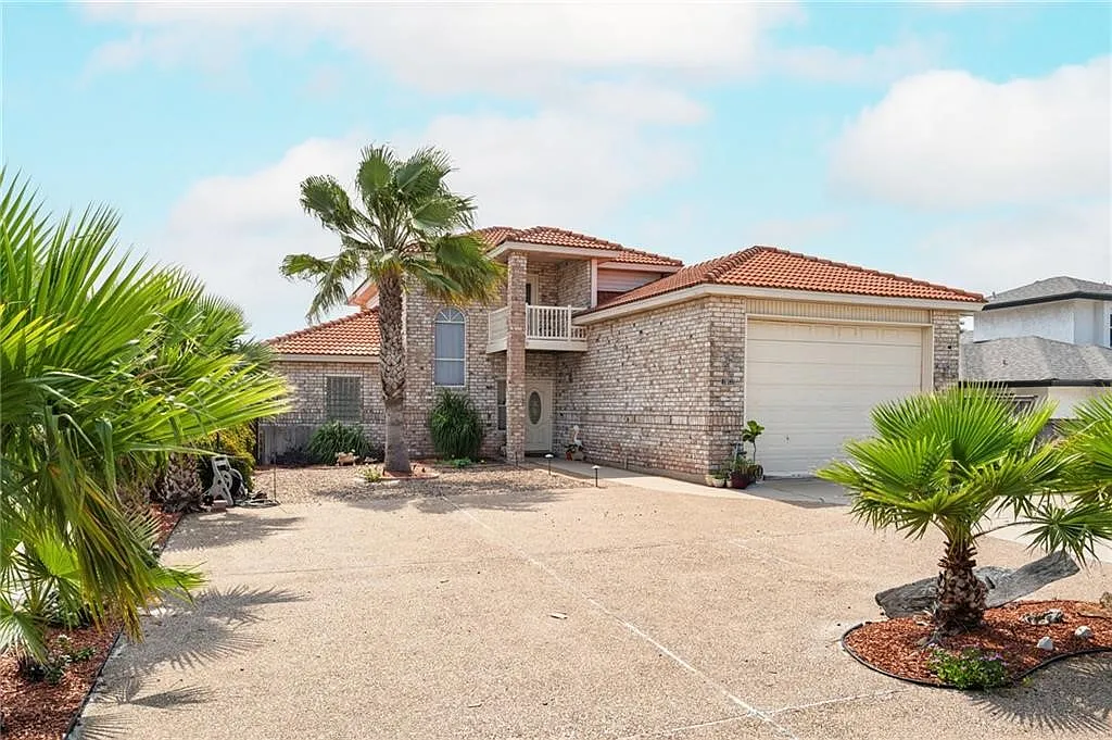 3 bed, 2.5 bath, 2217 sqft, $4,200 — Photo 3