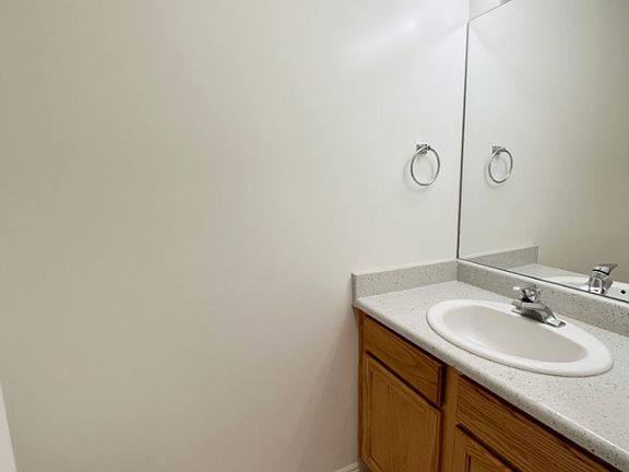 5th image of 1505 N Angel St #17162652
