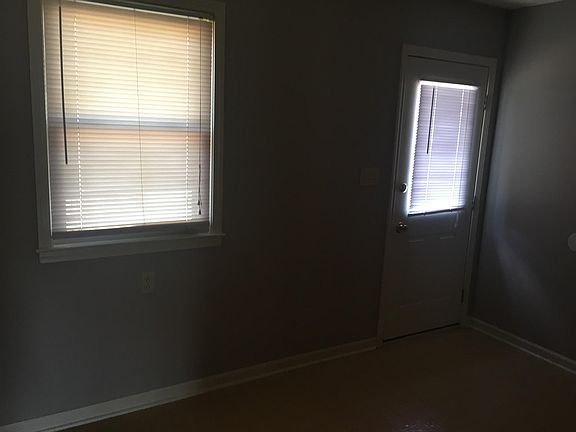 4th image of 301 Northampton Ct