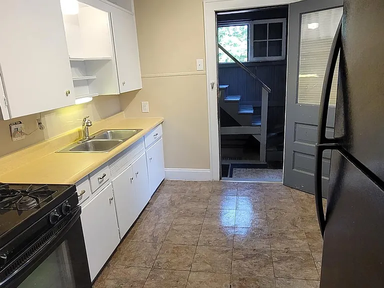 109 N Rose Blvd #2 — Photo 3