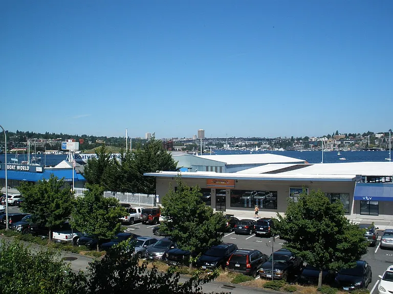2111 Westlake Ave N #201 — Photo 28