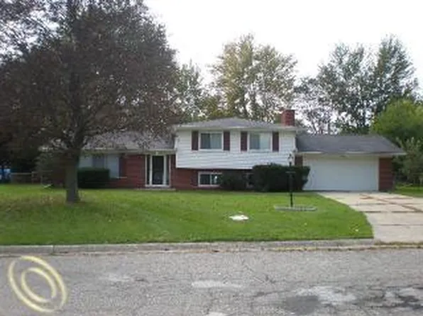 5514 Moceri Ln, Grand Blanc, MI 48439