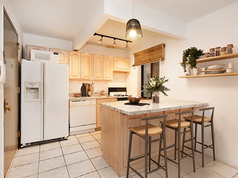 421 E 12th St #2 — Photo 3