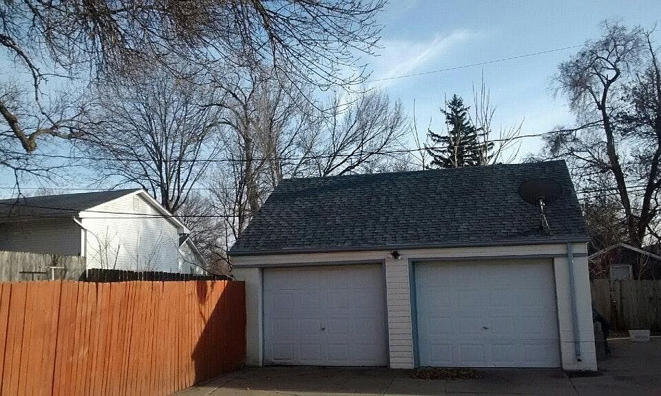 2nd image of 6839 Leavenworth St