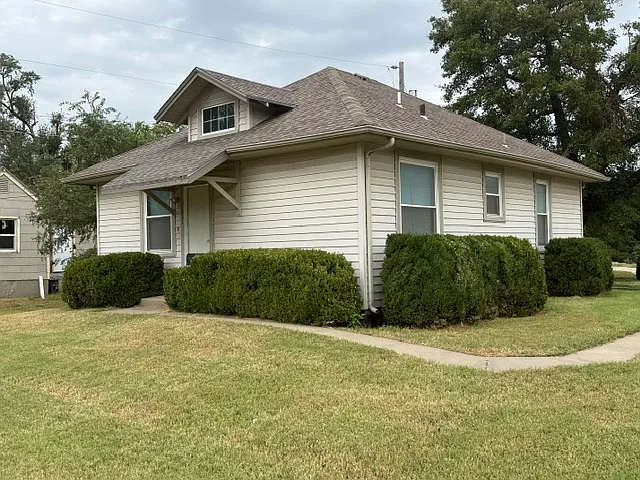 1 bed, 832 sqft, $825 — Photo 2