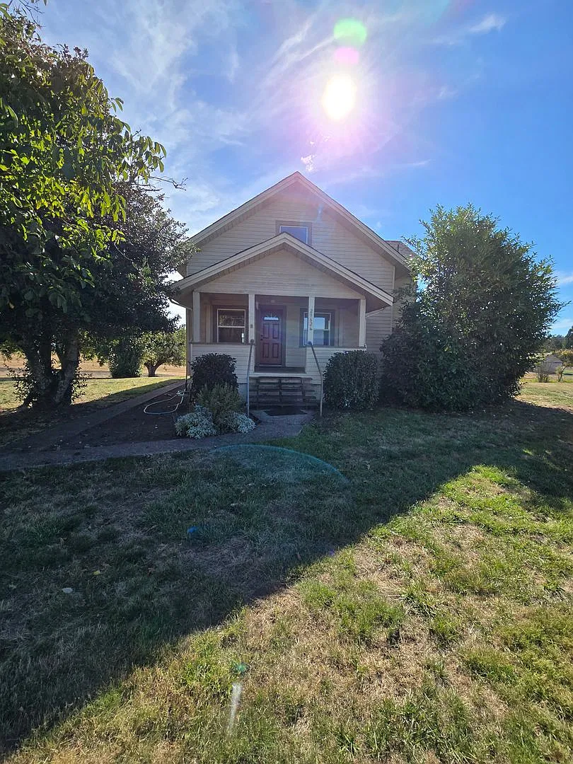 Pet Friendly Farmhouse Near Corvallis 4 Bedrooms, Large Yard & Detached Garage — Photo 1