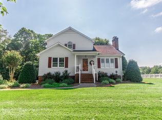 1372 Love Rd, Pilot mountain, NC 27041