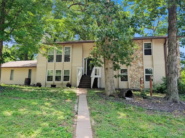 41 Oak Forest Dr, Saint Charles, MO 63303