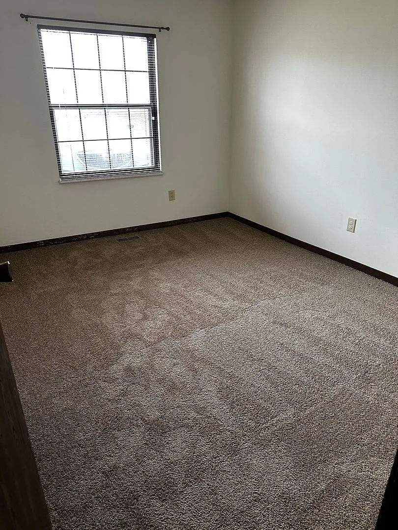 631 E Waterloo Court — Photo 4