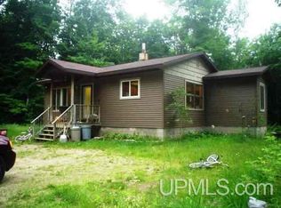 E7177 Maple Grove Rd, Munising, MI 49862