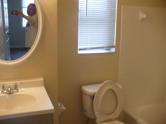 4th image of 1573 Deerfield Ave