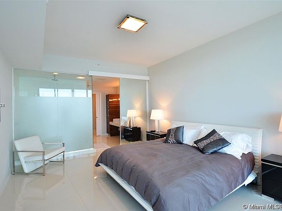 5th image of 2020 N Bayshore Dr APT 1210