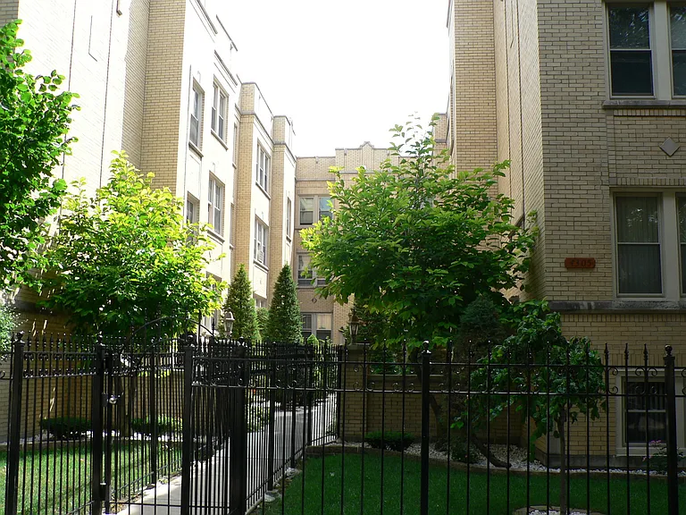 4307 N Francisco Ave #3G — Photo 2