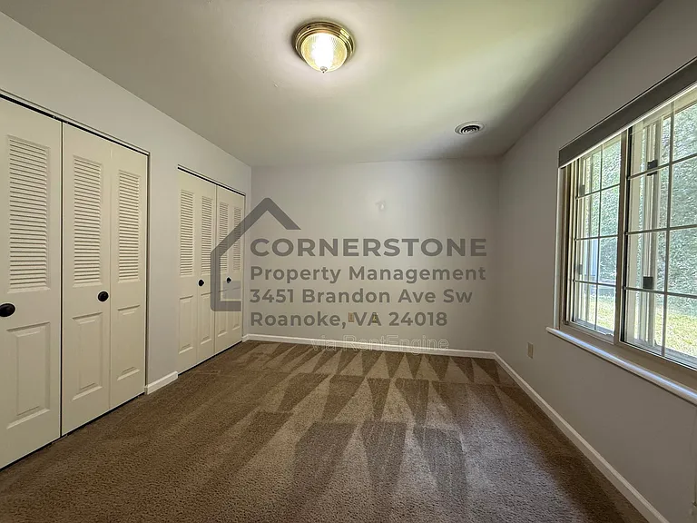 713 Lakeview Cir — Photo 9