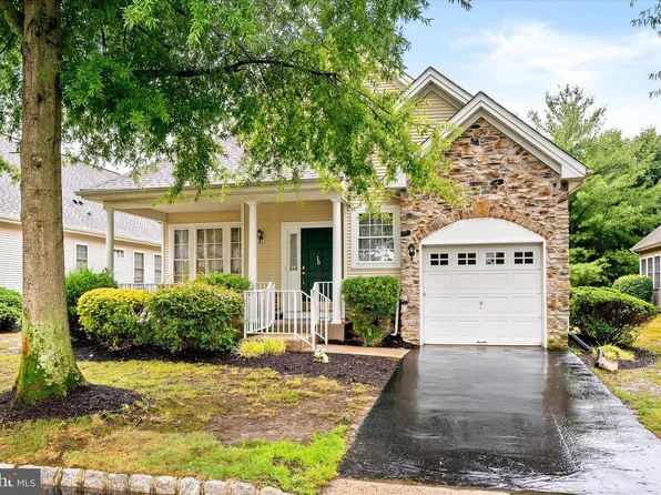 10 Hummingbird Dr, Hamilton, NJ 08690
